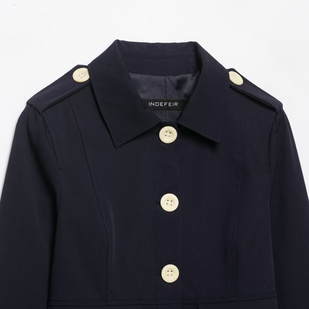 Women’s short jacket in field style with epaulettes, patch pockets and distinctive decorative buttons Mune Fashion