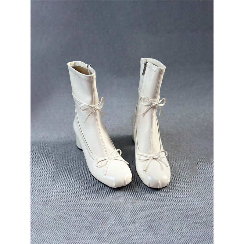 Women's mid-height velvet ankle boots with round toe, decorative seams, and decorative bows Mune Fashion