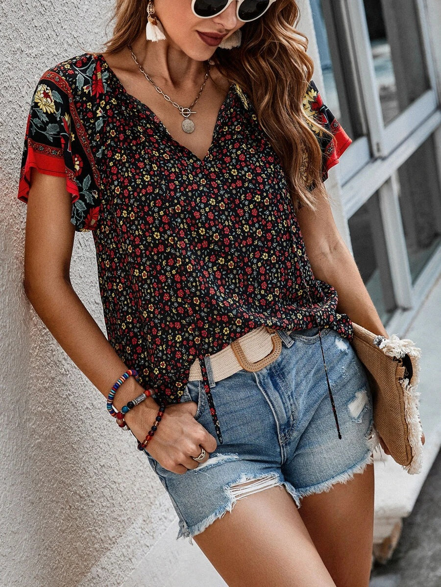 Women's Lightweight Blouse Shirt with V-Neck, Short Kimono Sleeves and Floral Allover Pattern Mune Fashion