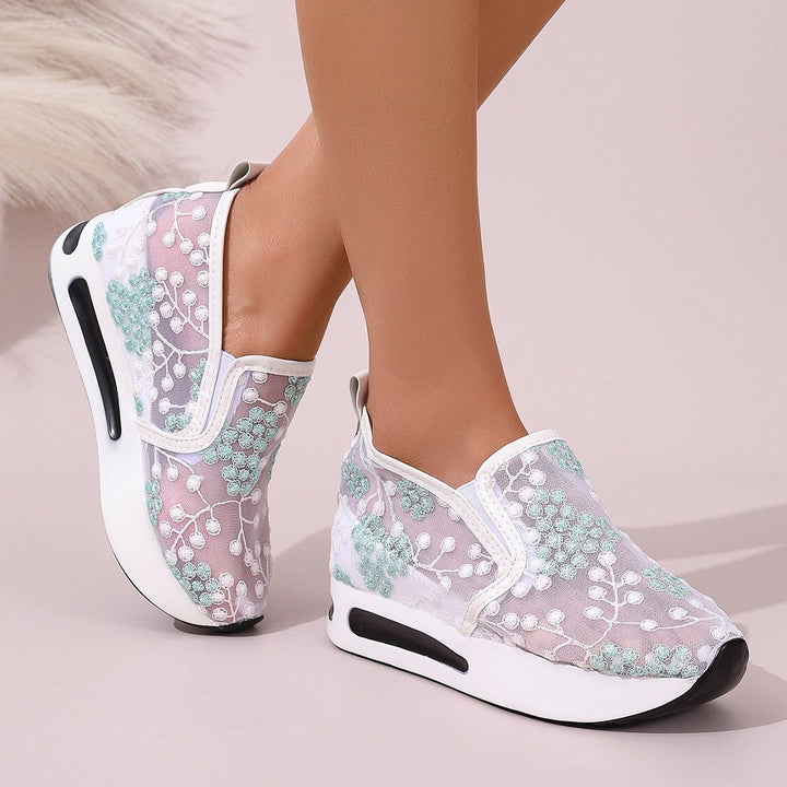 Women's Elegant and Airy Sneakers with Floral Embroidery Mune Fashion
