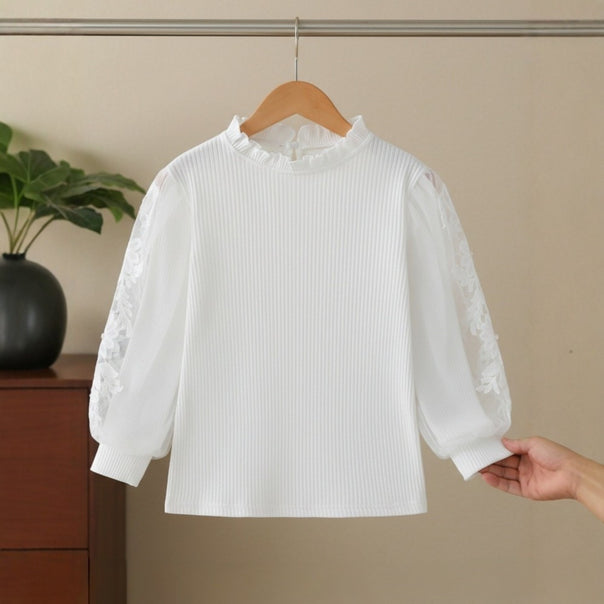 Girl's blouse with puff sleeves and floral lace trim Mune Fashion