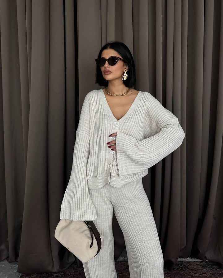 Women's ribbed cardigan with extra-long sleeves and matching high-waisted lounge pants Mune Fashion