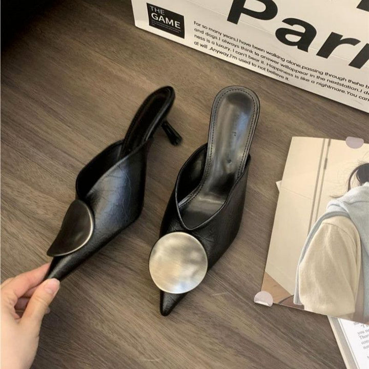 Women's pointed toe mule with low kitten heel and decorative metal plate Mune Fashion