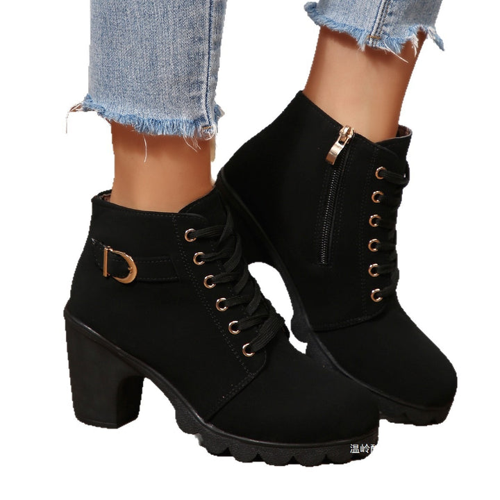 Women's ankle-high lace-up ankle boots with a sturdy block heel and profiled lug sole Mune Fashion