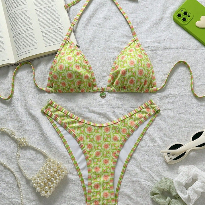 Women's Triangle Bikini with Fresh Floral Print and Adjustable Straps Mune Fashion