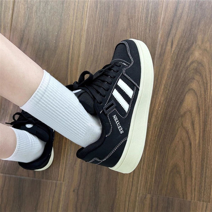 Women's sneakers in urban retro style with cushioned insole and slip-resistant outsole Mune Fashion