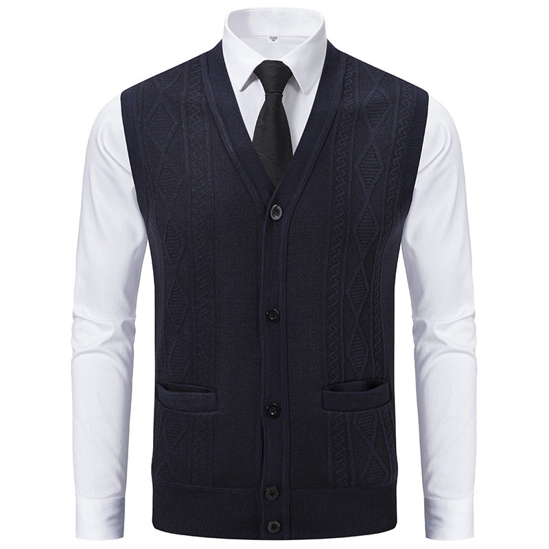 Men's V-neck knitted vest with cable pattern, continuous button placket and patch pockets Mune Fashion