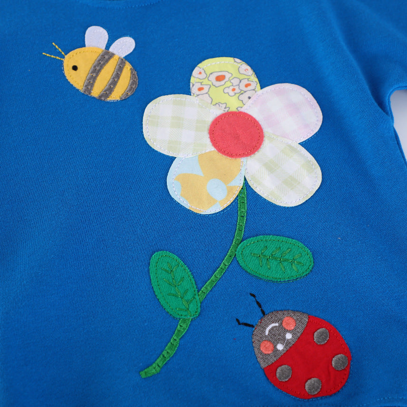 Women's sweatshirt with cheerful flower and insect design Mune Fashion