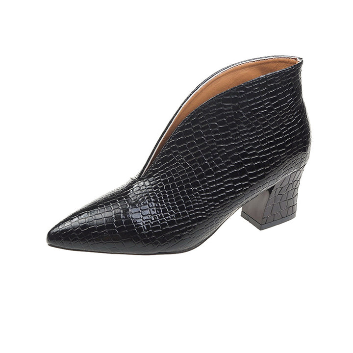 Women's pointed ankle boots with crocodile embossing and low kitten heel Mune Fashion