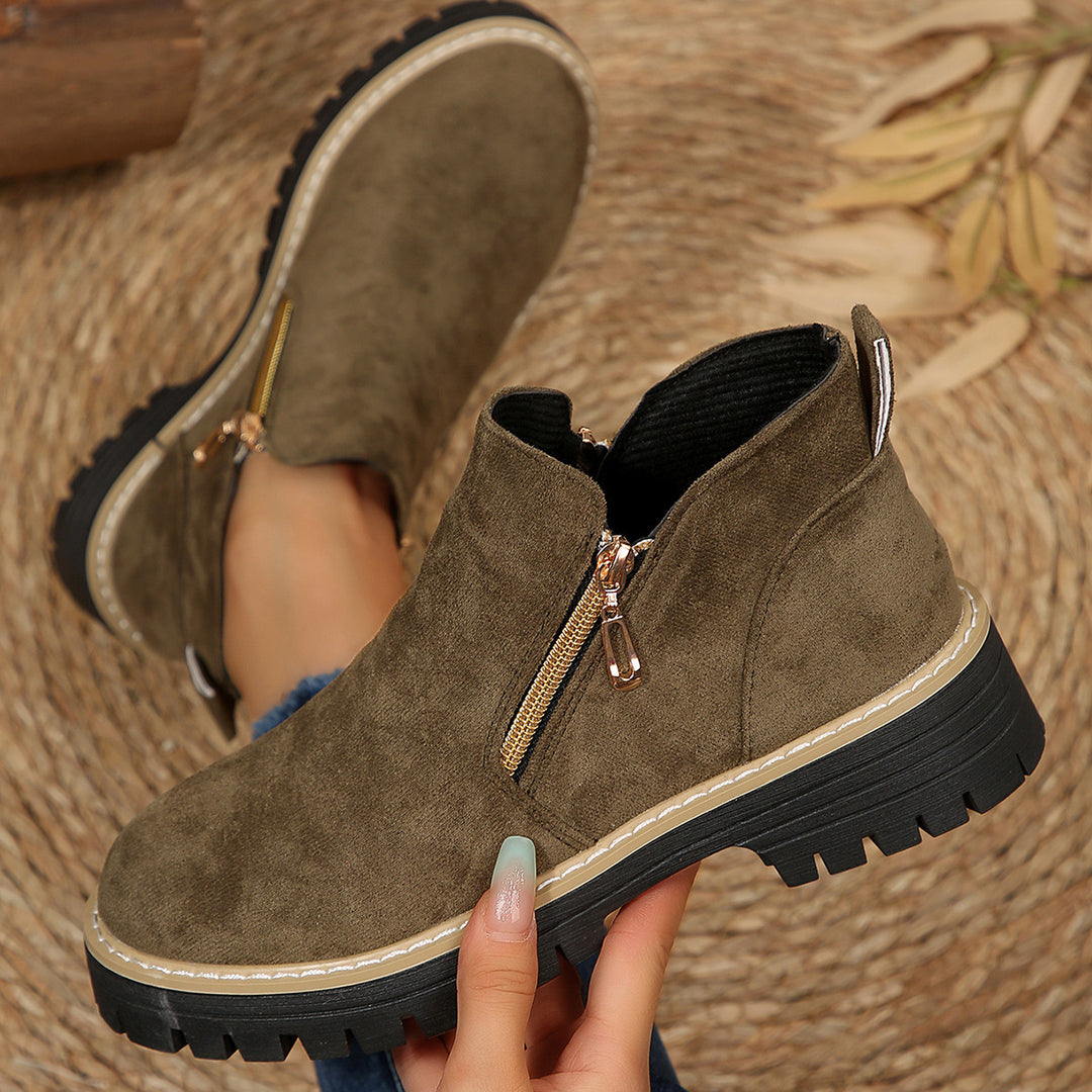 Women's ankle-high boot with decorative zipper, padded shaft, and sturdy profile sole Mune Fashion