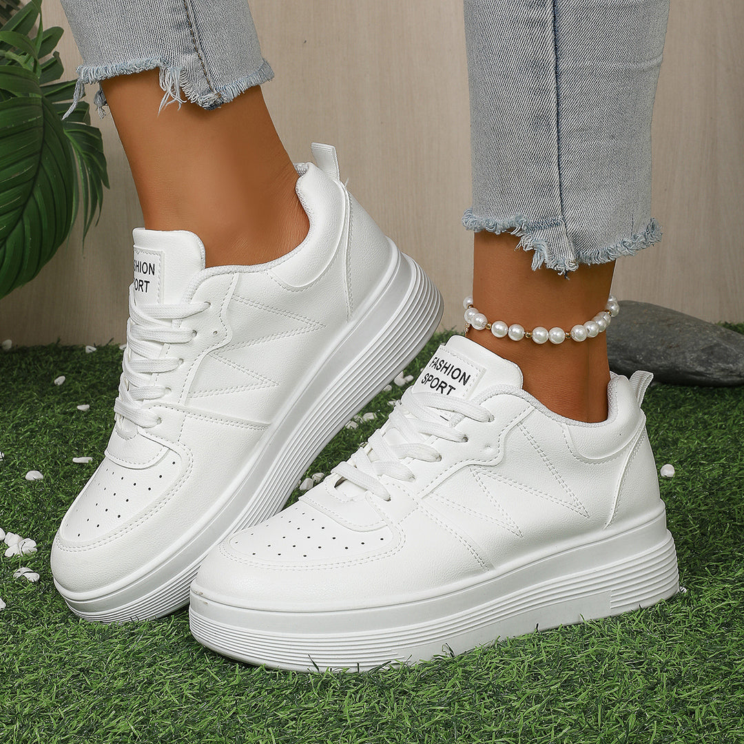 Women Chunky Sneaker with raised plateau, perforated toe area and padded shaft Mune Fashion