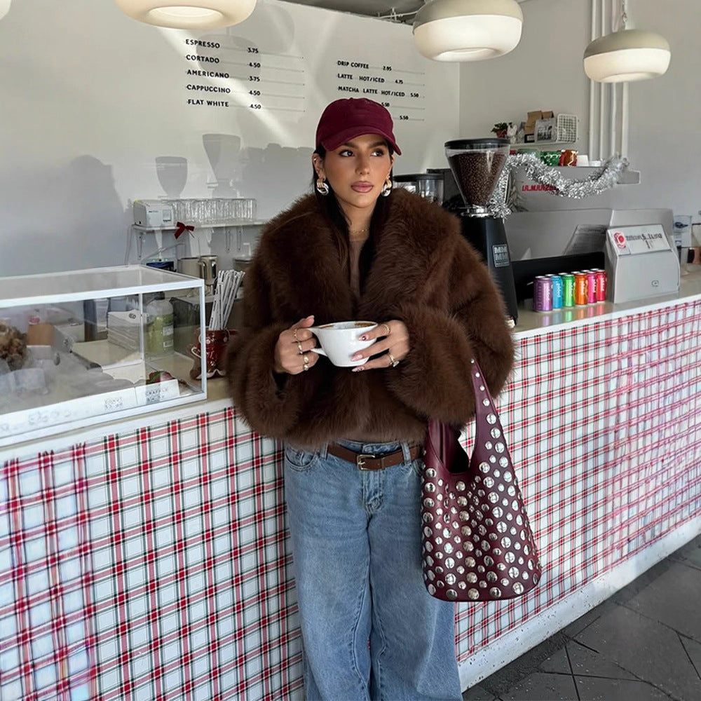 Women's short coat made of vegan high-pile faux fur with oversized shawl collar Mune Fashion