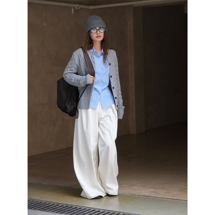 Ladies Cozy Cable Knit Cardigan with V-Neck and Wooden Buttons Mune Fashion
