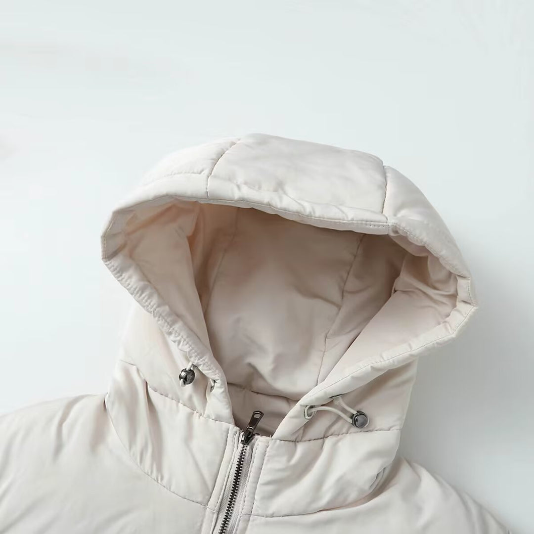 Women short-cut hybrid quilted jacket with hood, waist drawstring and elastic sleeves Mune Fashion