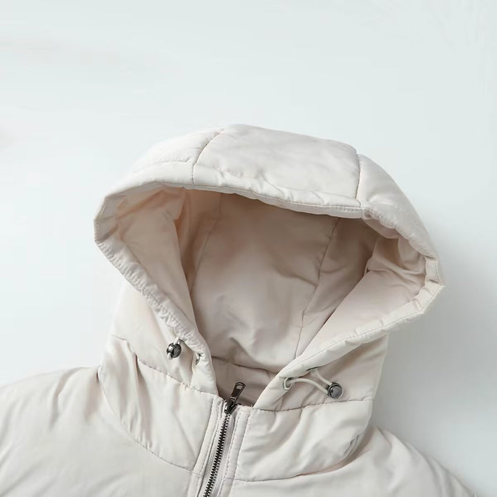 Women short-cut hybrid quilted jacket with hood, waist drawstring and elastic sleeves Mune Fashion