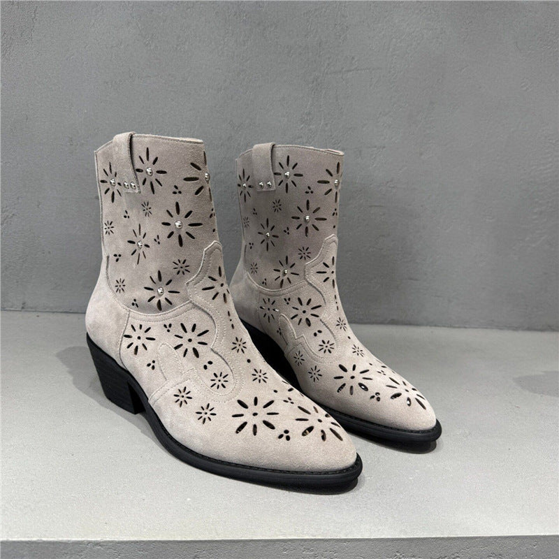 Ladies' western ankle boots made of suede with laser-cut floral pattern and mid-high block heel Mune Fashion