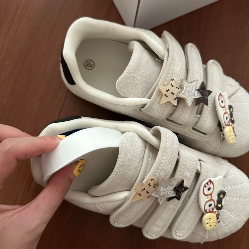 Women's sneakers with adjustable Velcro and playful applications Mune Fashion