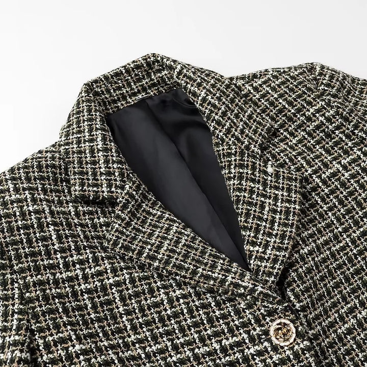 Women's short blazer made of bouclé tweed with a boxy cropped silhouette Mune Fashion