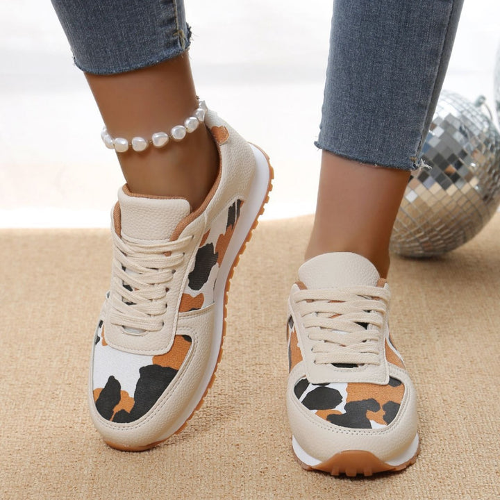 Women's sporty leopard print retro sneakers with padded comfort insole and contoured rubber sole Mune Fashion