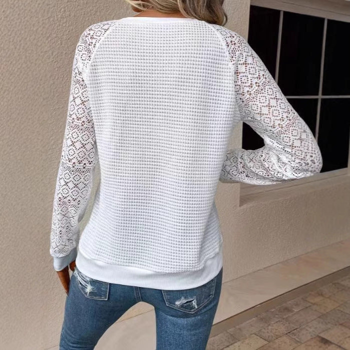 Women's pullover with waffle structure, raglan shape and transparent lace sleeves Mune Fashion