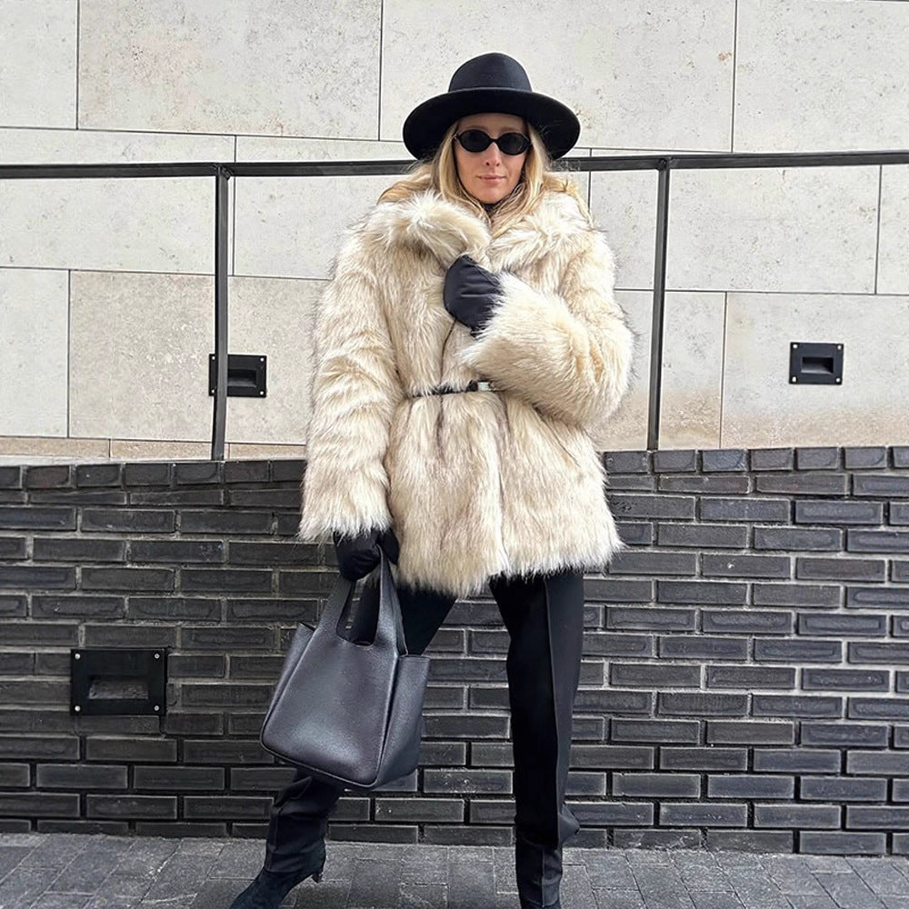 Women short coat made of faux fur with waist belt and voluminous shawl collar Mune Fashion