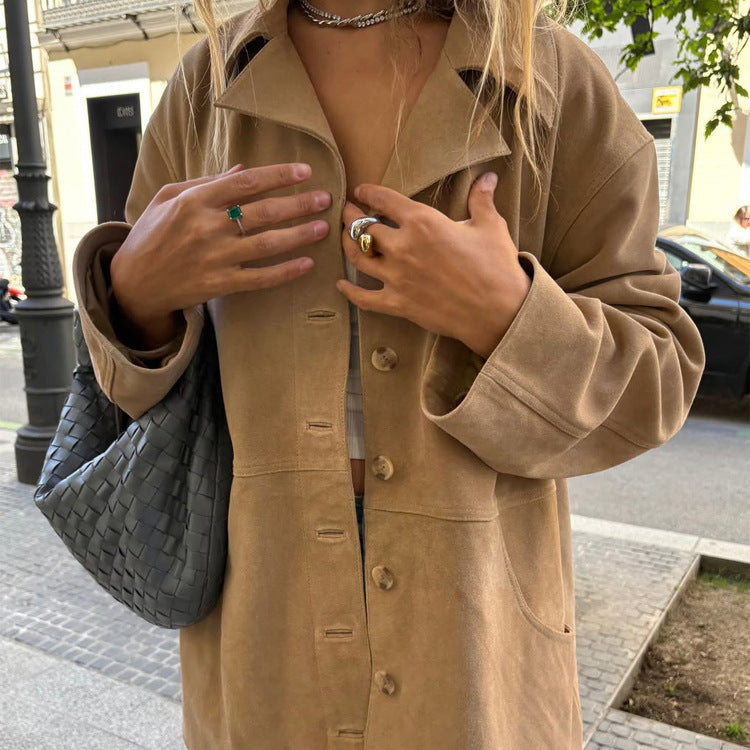 Women's short coat in suede look with boxy silhouette, horn button front & patch pockets Mune Fashion