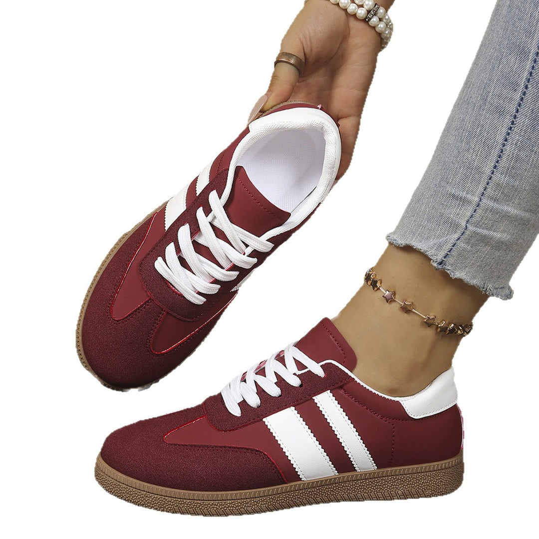 Ladies Retro Sneaker with suede look, gum sole and contrasting stripes Mune Fashion