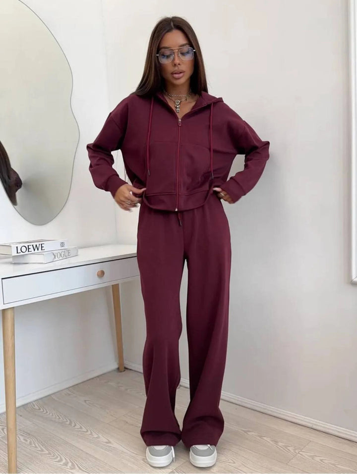 Women's loose high-waist lounge pants made of sweatshirt fabric with drawstring and side pockets Mune Fashion