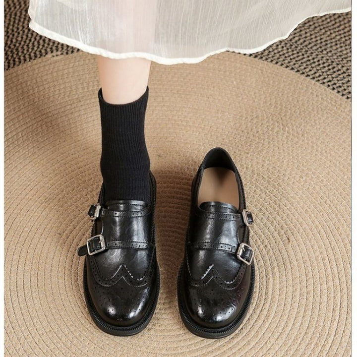Women's loafers in brogue look with fringed cap and adjustable buckle Mune Fashion