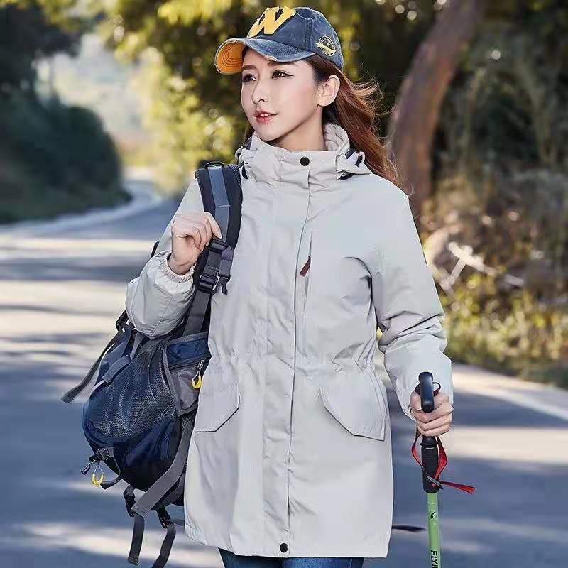 Women's lightweight water-repellent parka with hood and functional pockets Mune Fashion