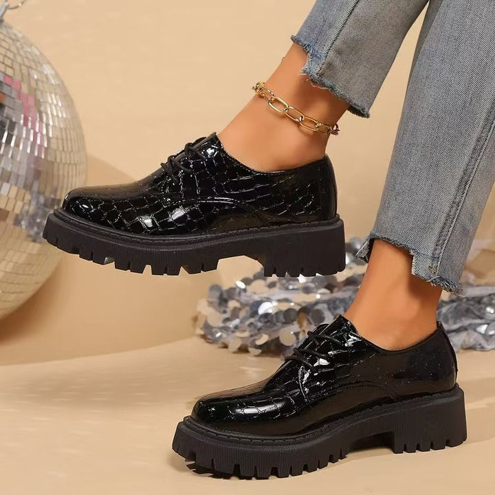 Women's patent oxford with croc embossing, thick tractor sole and padded insole Mune Fashion