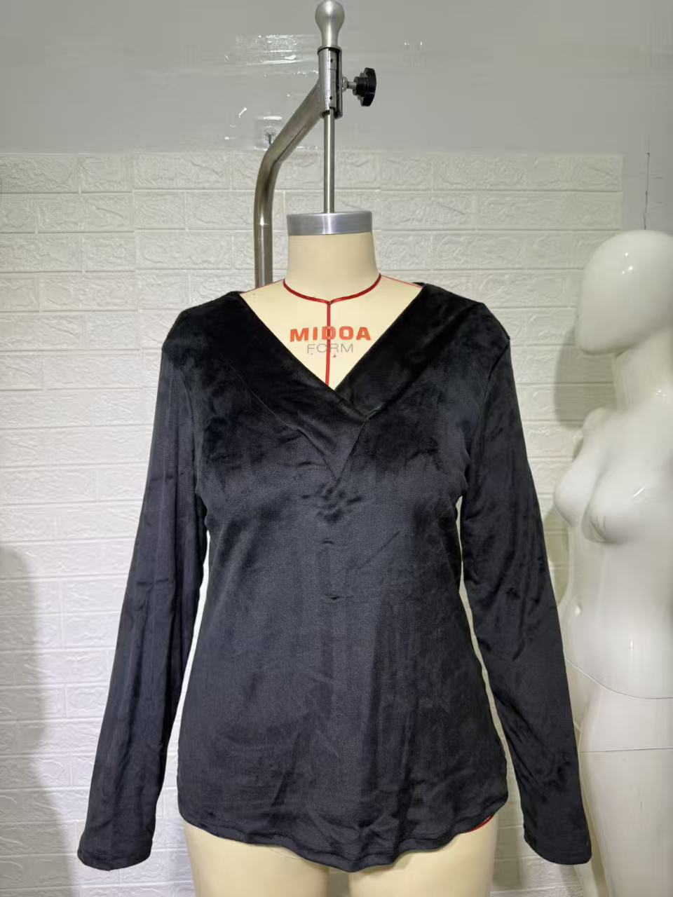 Women's Velvet Long Sleeve with Overlapping V-Neck and Feminine Draping Mune Fashion