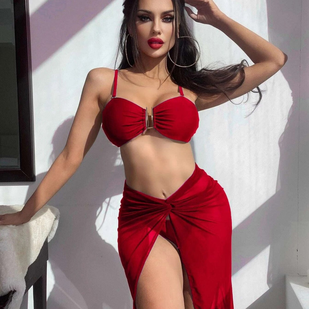 Women’s bikini set with sophisticated cut details Mune Fashion