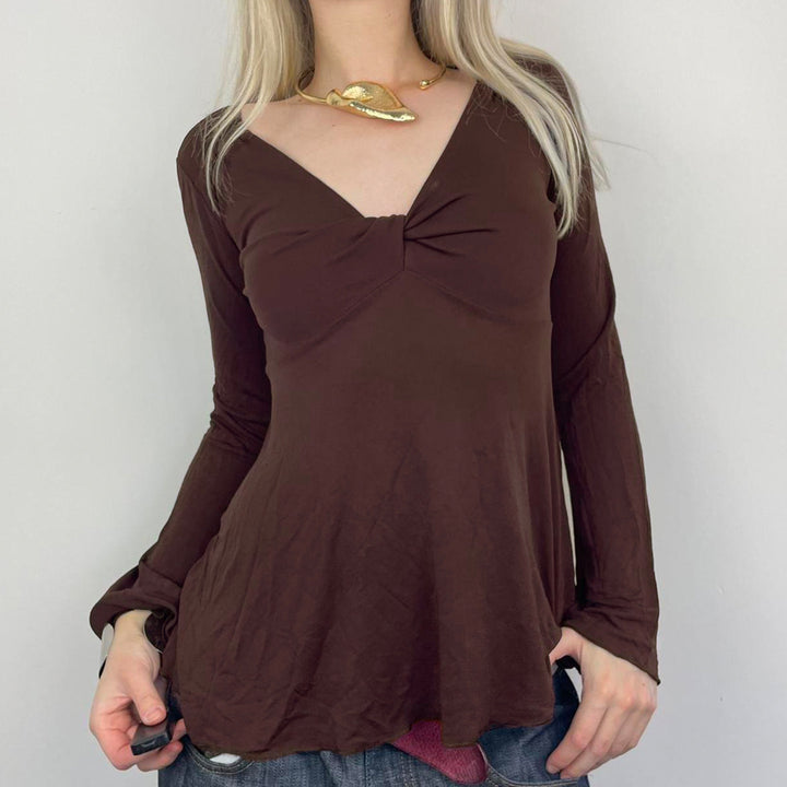 Women's figure-hugging long sleeve shirt with draped front and crocheted central applique Mune Fashion