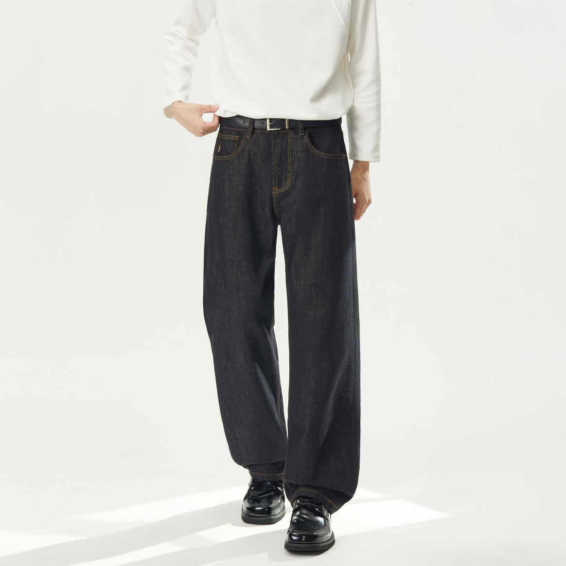 Women's straight-cut high-waisted jeans made of durable denim Mune Fashion