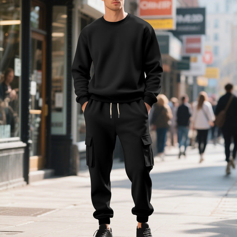 Men's utility cargo jogger made of French terry with multiple flaps & drawstring system