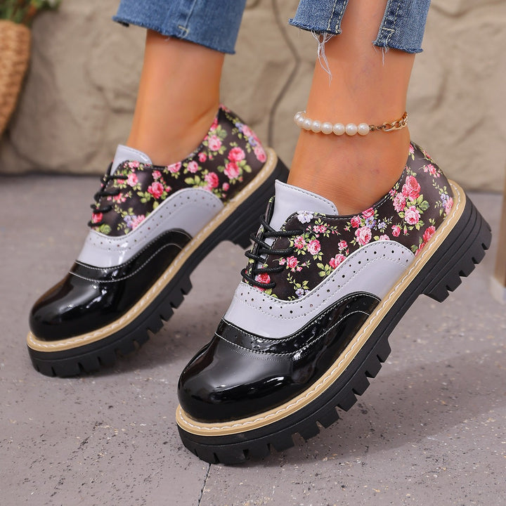 Women’s Platform Brogue Lace-Up Shoes with Floral Pattern and Patent Details Mune Fashion