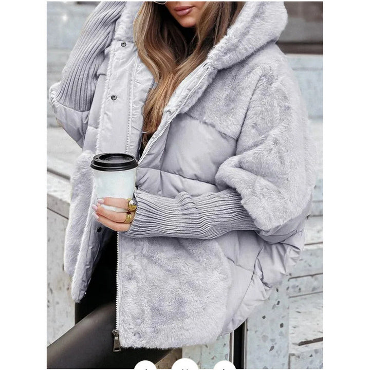 Women's quilted short jacket with teddy fur inserts, hood, and integrated ribbed cuffs Mune Fashion