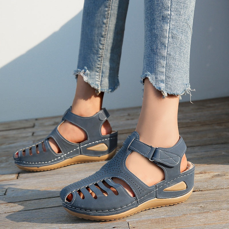 Women's Comfortable orthopedic sandal with closed toe area and adjustable Velcro closure Mune Fashion