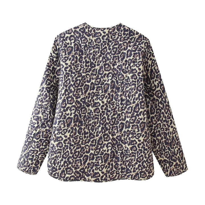 Women's quilted oversized puffer jacket with all-over leopard print, full zip and patch pockets Mune Fashion