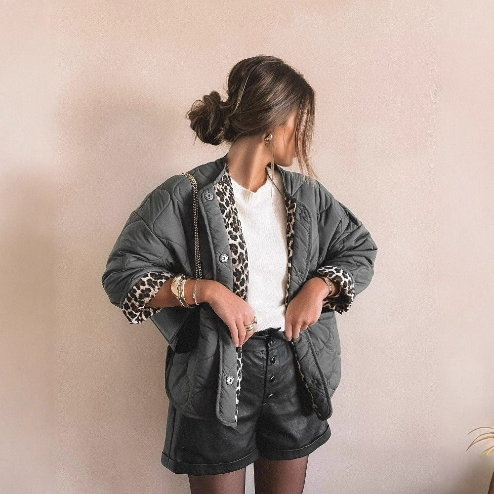 Women's Padded Short Jacket in Boxy Cut with Stand-Up Collar and Flap Pockets Mune Fashion