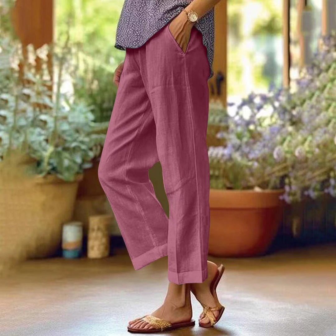 Ladies casual cropped trousers with straight leg, subtle crease and side pockets Mune Fashion