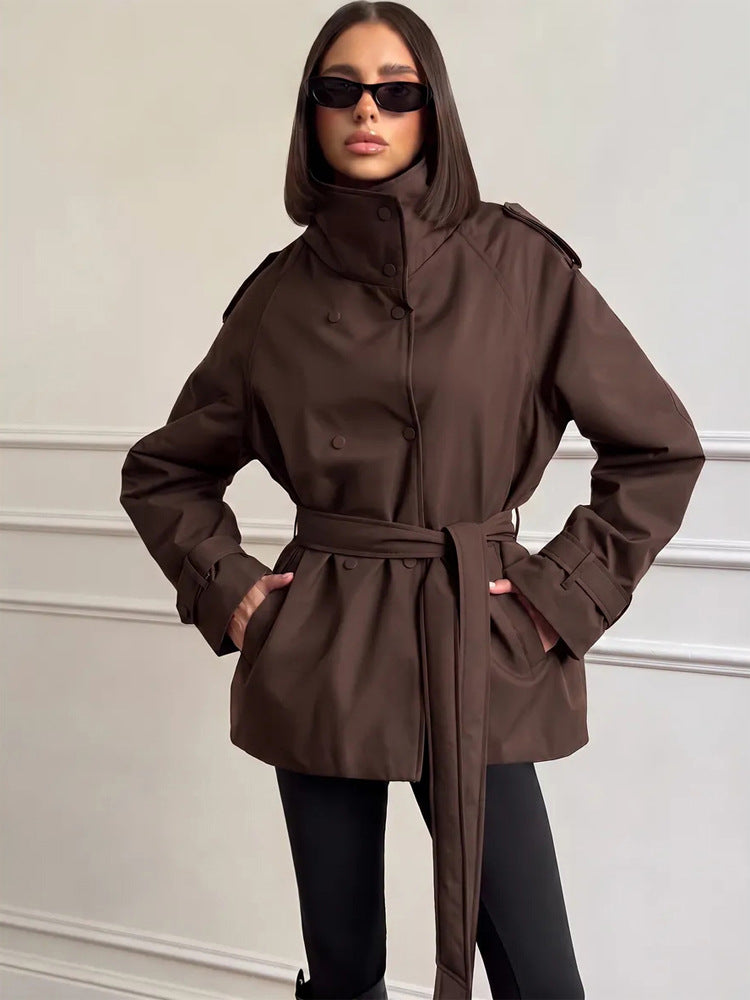 Women Short Technical Trench with High Collar Flap, Double Press Button Placket and Tailoring Tie Belt Mune Fashion