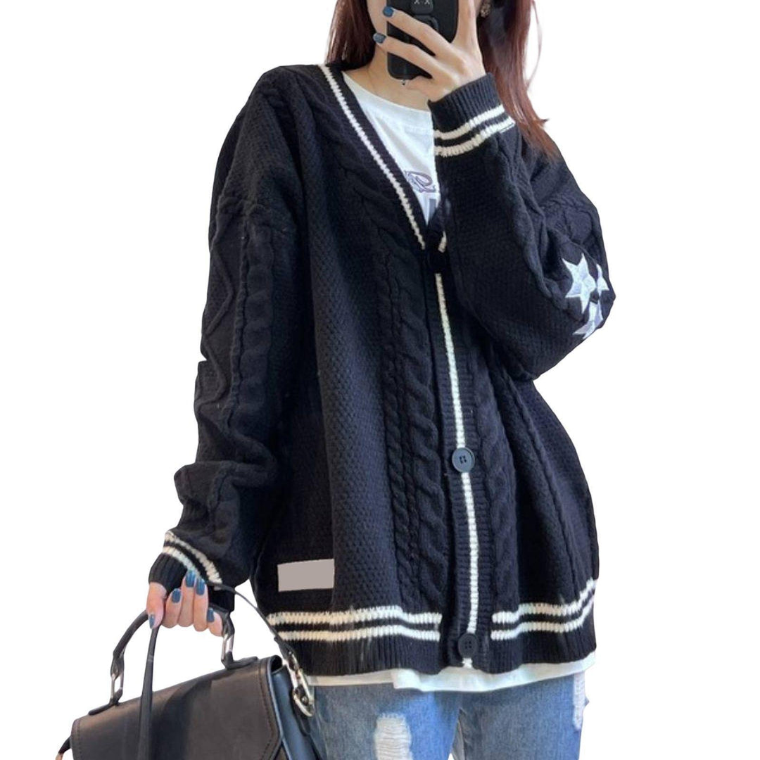 Women's oversized cable knit cardigan with V-neck, button placket and star appliqués Mune Fashion