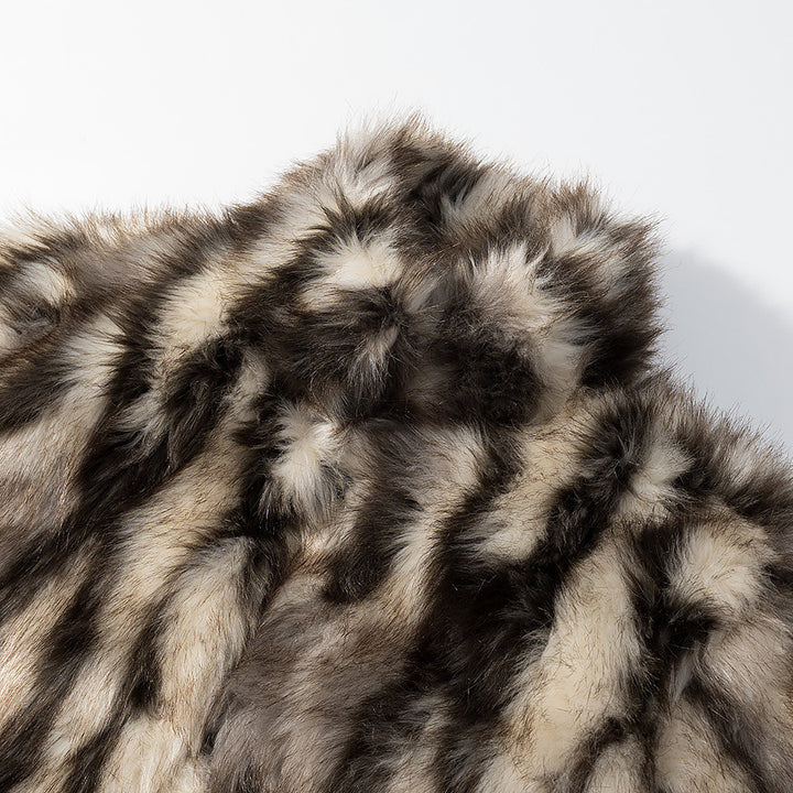 Women Short Faux Fur Jacket with Voluminous Fur Look, Boxy Silhouette and Insert Pockets Mune Fashion