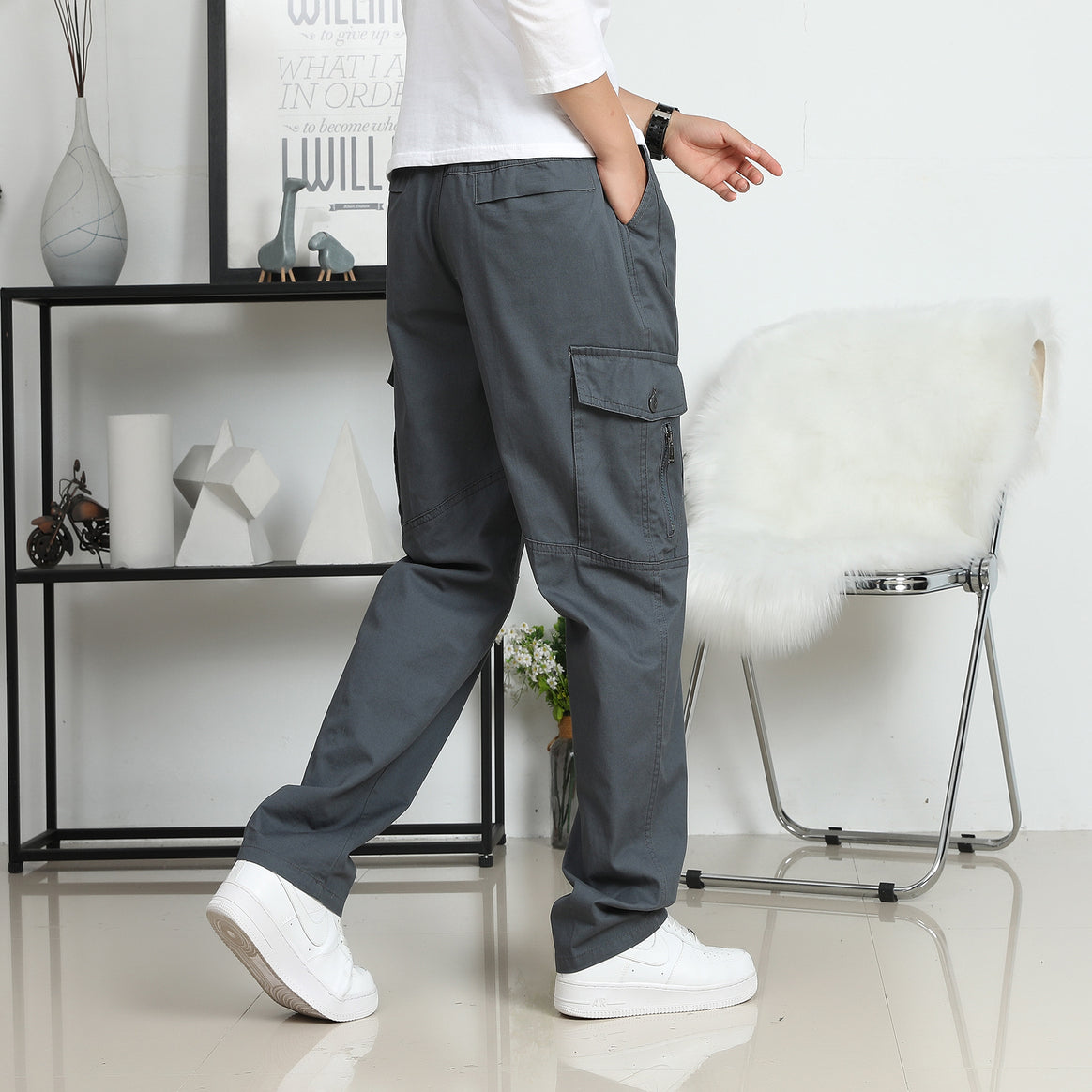 Men's Relaxed-Fit Cargo Pants in Utility Design with Knee Panels & Flap Pockets Mune Fashion