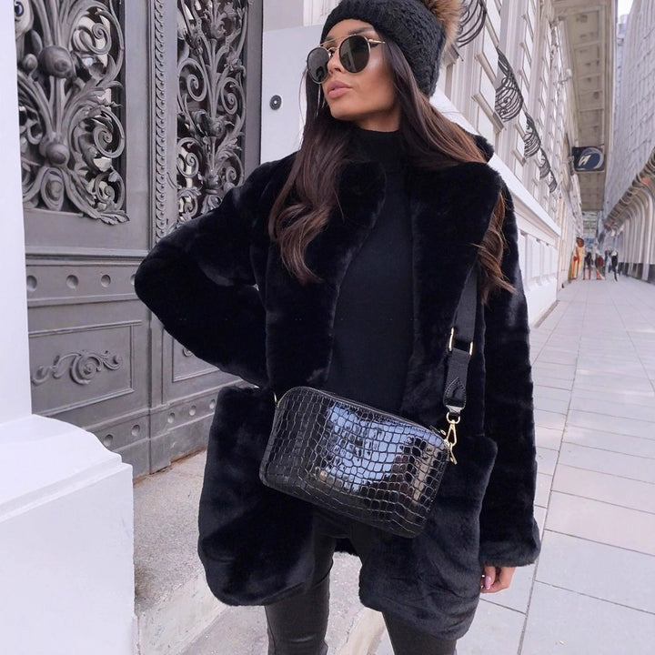 Women’s short coat made of luxurious faux fur with soft high pile and straight cut Mune Fashion