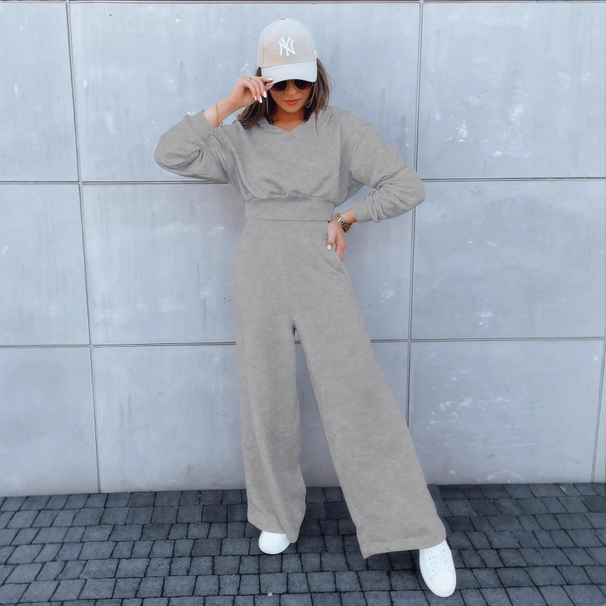 Women’s loungewear set with cropped v-neck sweater and high-waisted palazzo pants Mune Fashion