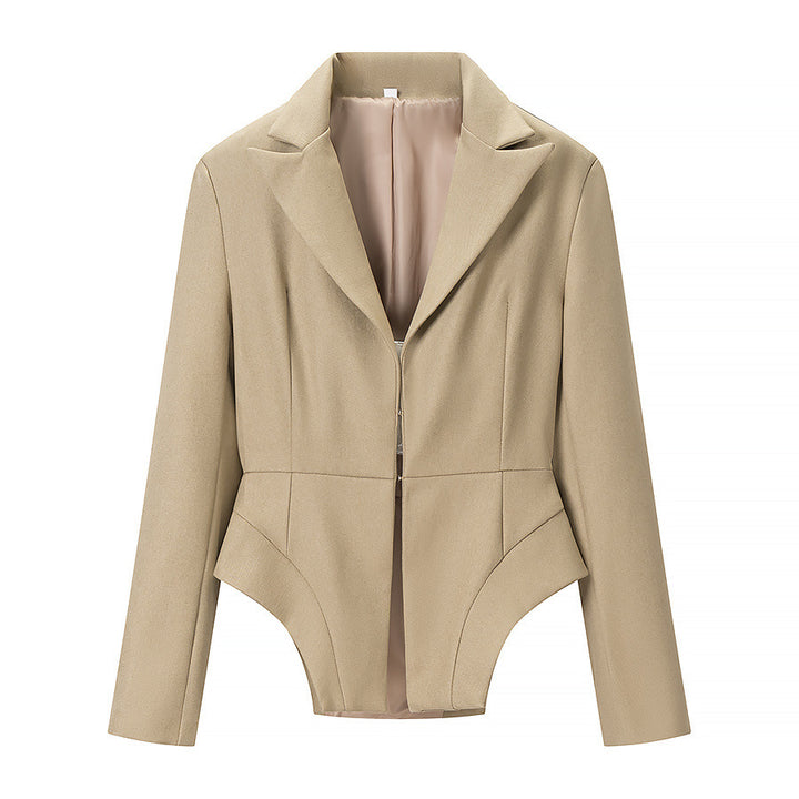 Women's tailored short blazer with curved hip contour and zipper Mune Fashion