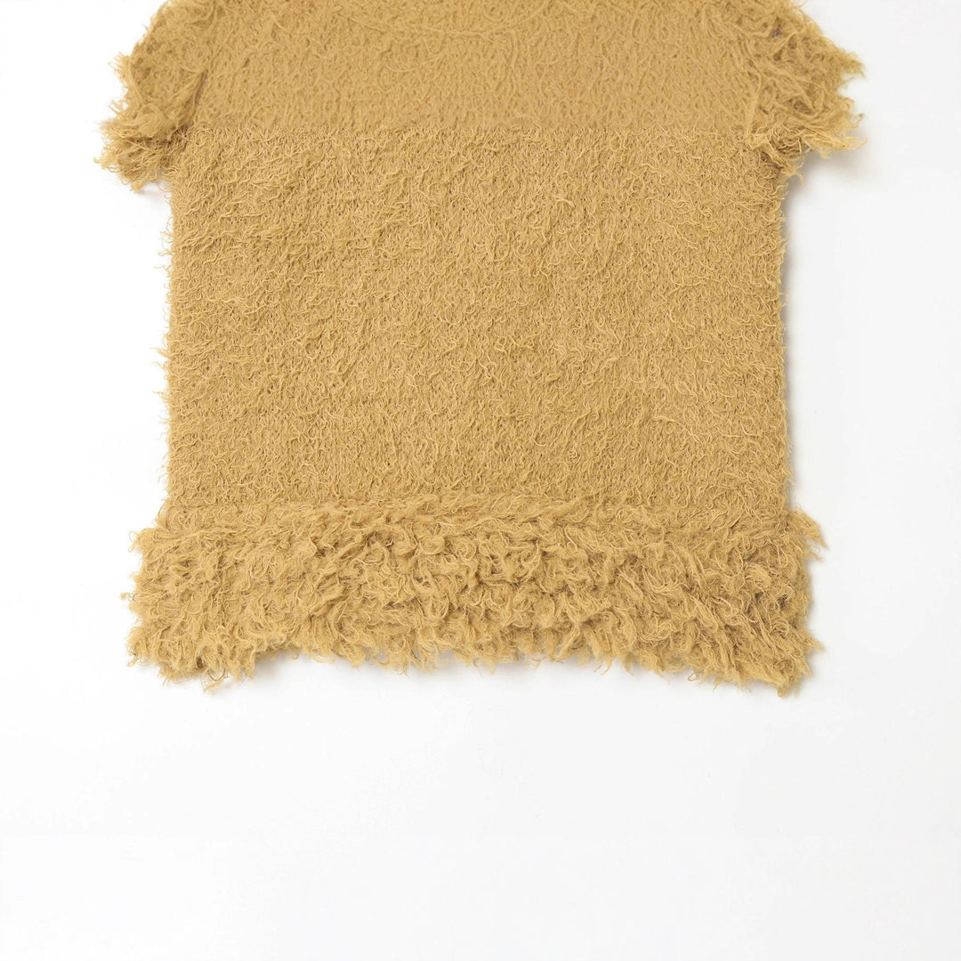 Women's fluffy sleeveless teddy top with round neckline and fringes Mune Fashion